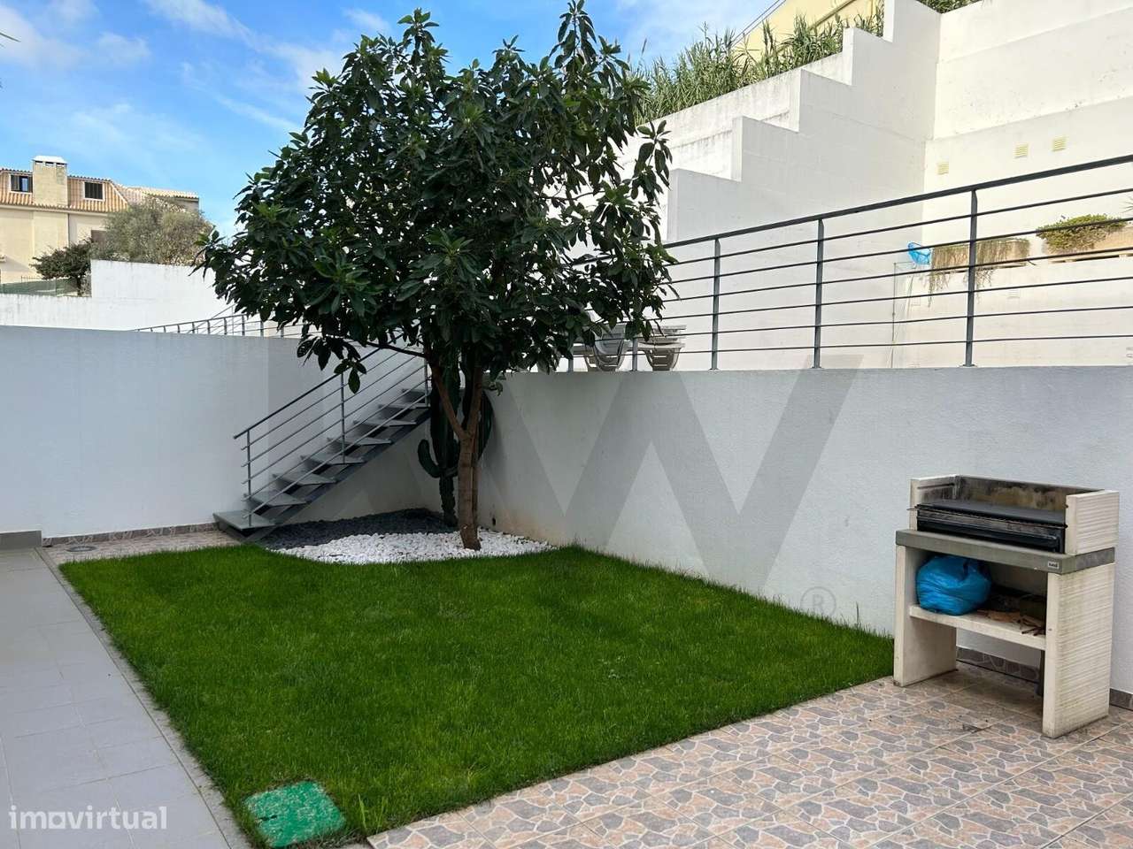 Apartamento T2 com garagem e jardim privado para arrendar em condomini - Grande imagem: 2/19