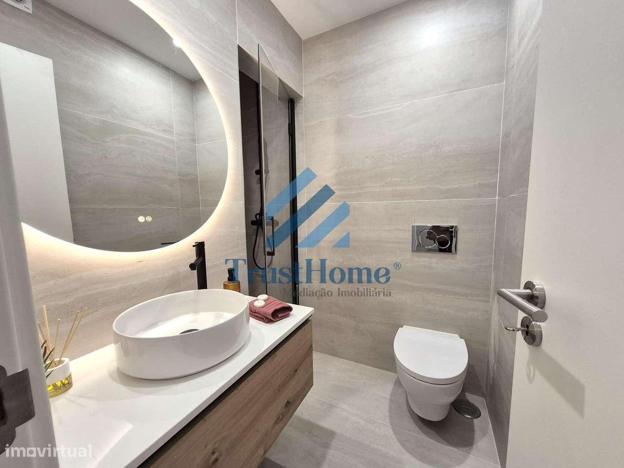 T2 Totalmente Remodelado c/ arrecadação 27m2 Benfica Lisboa-21