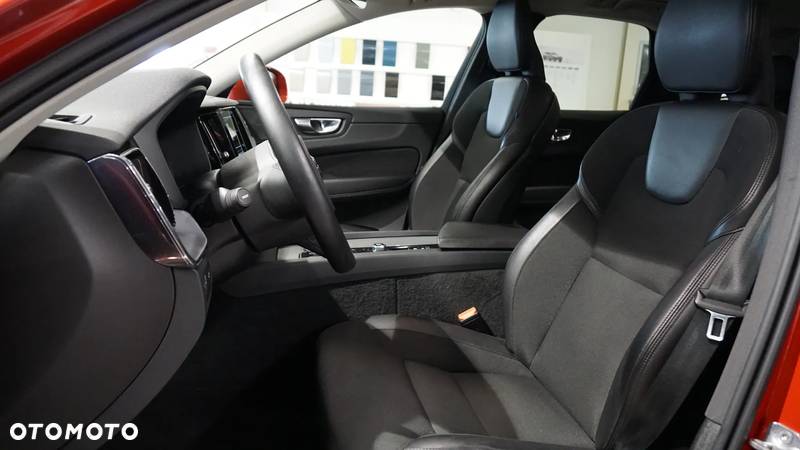 Volvo XC 60 B4 D Geartronic Momentum Pro - 12