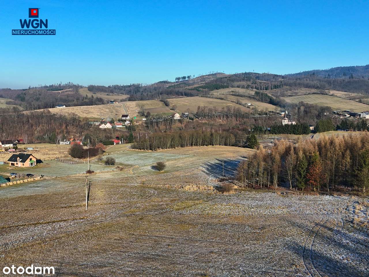 Działka budowlana z pięknymi widokami pod lasem.-6