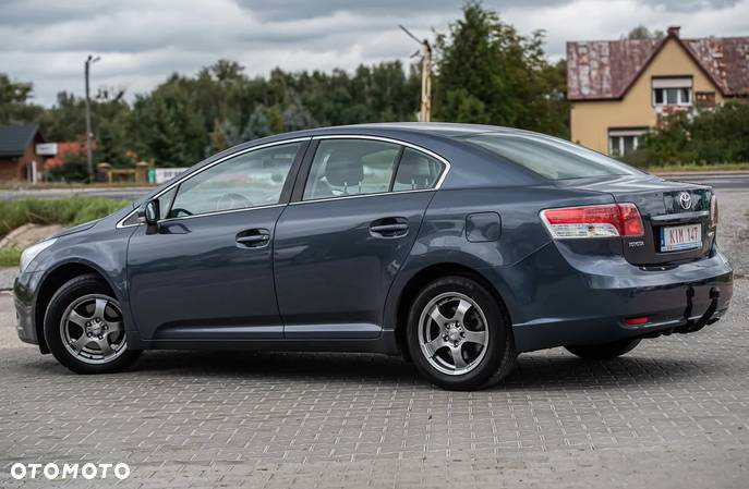 Toyota Avensis - 10