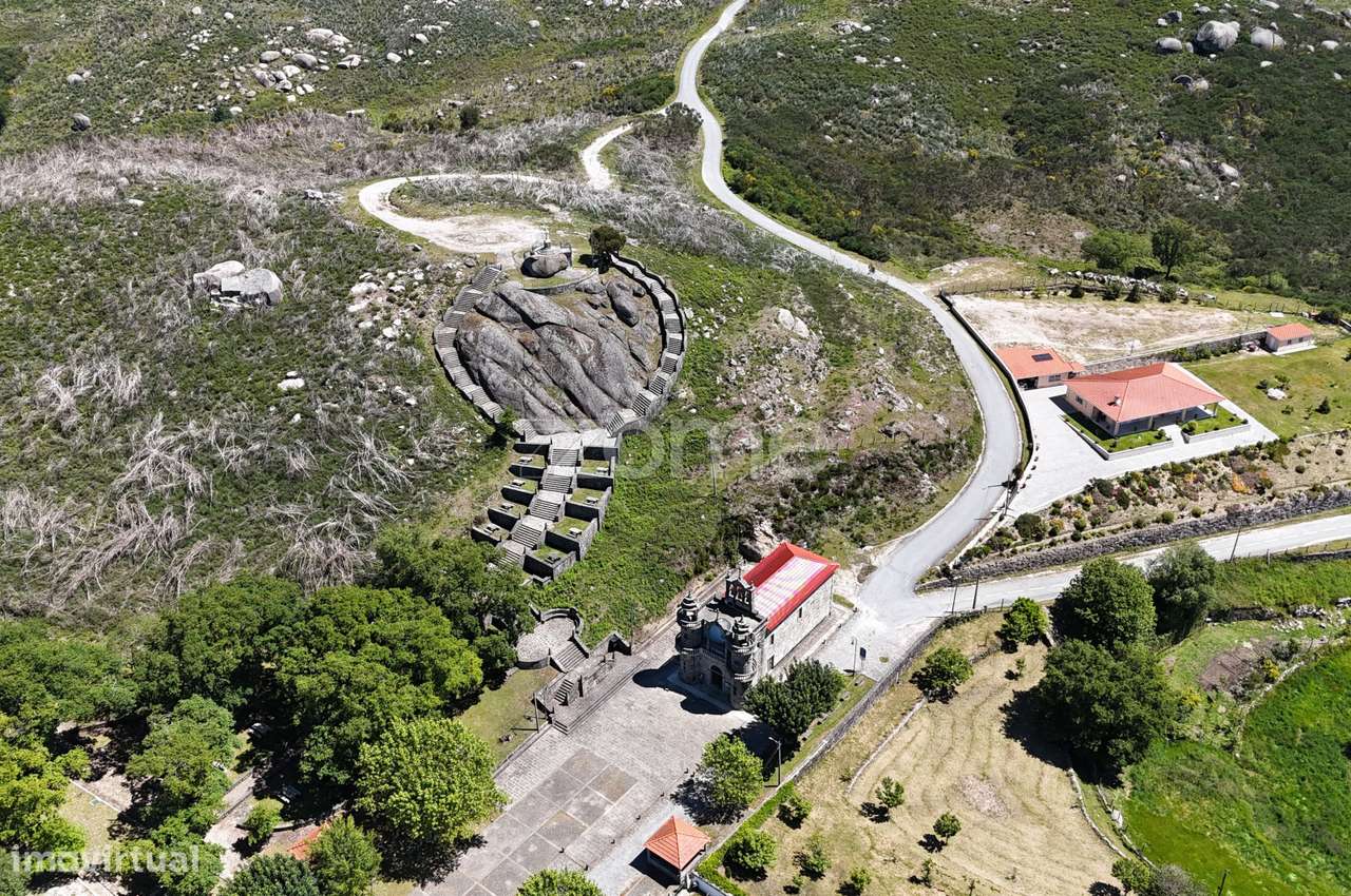 Terreno c/ruina Mixões da Serra-13