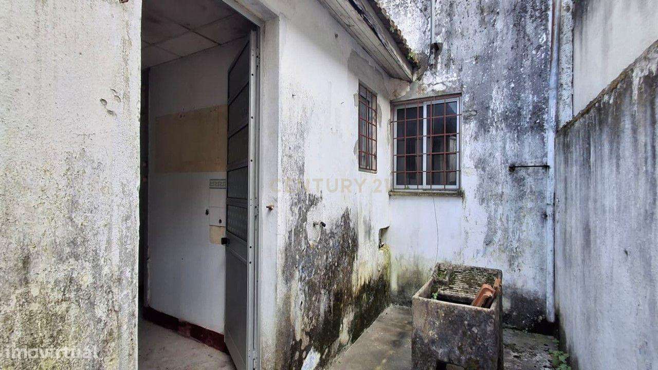 Vista Deslumbrante para o Rio - Prédio para Remodelar em Coruche-16