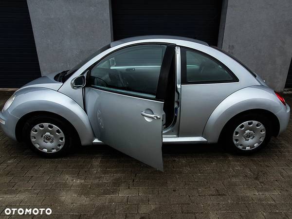 Volkswagen New Beetle - 27