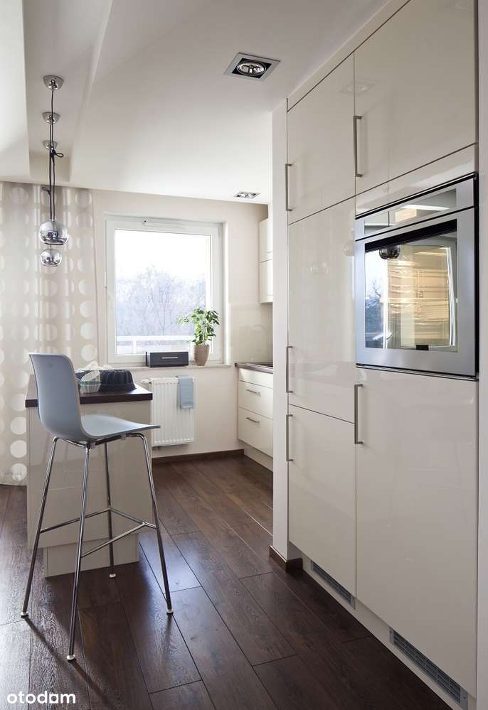 Nowoczesne mieszkanie ATANER Marcelin las za oknem