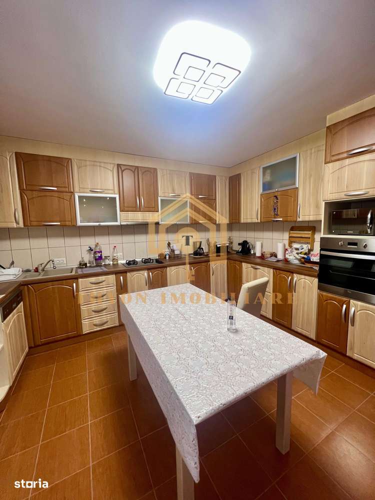 Casă modernă de vânzare în Petrești, teren generos, fotovoltaice-10