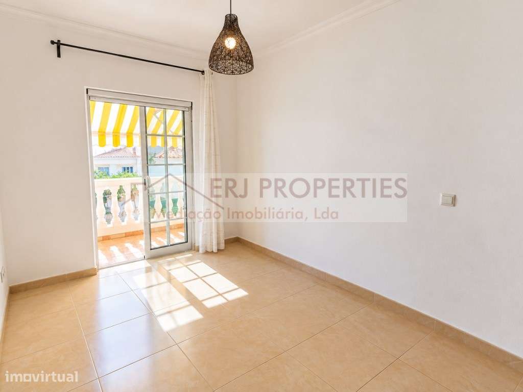 Moradia de Charme em Altura | 3 Quartos, Garagem e a 950 m da Praia-18