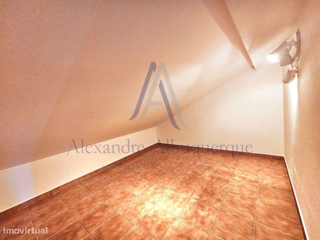 Luxuoso Duplex T 3 na Vila de Sesimbra, em segunda linha da Praia-19