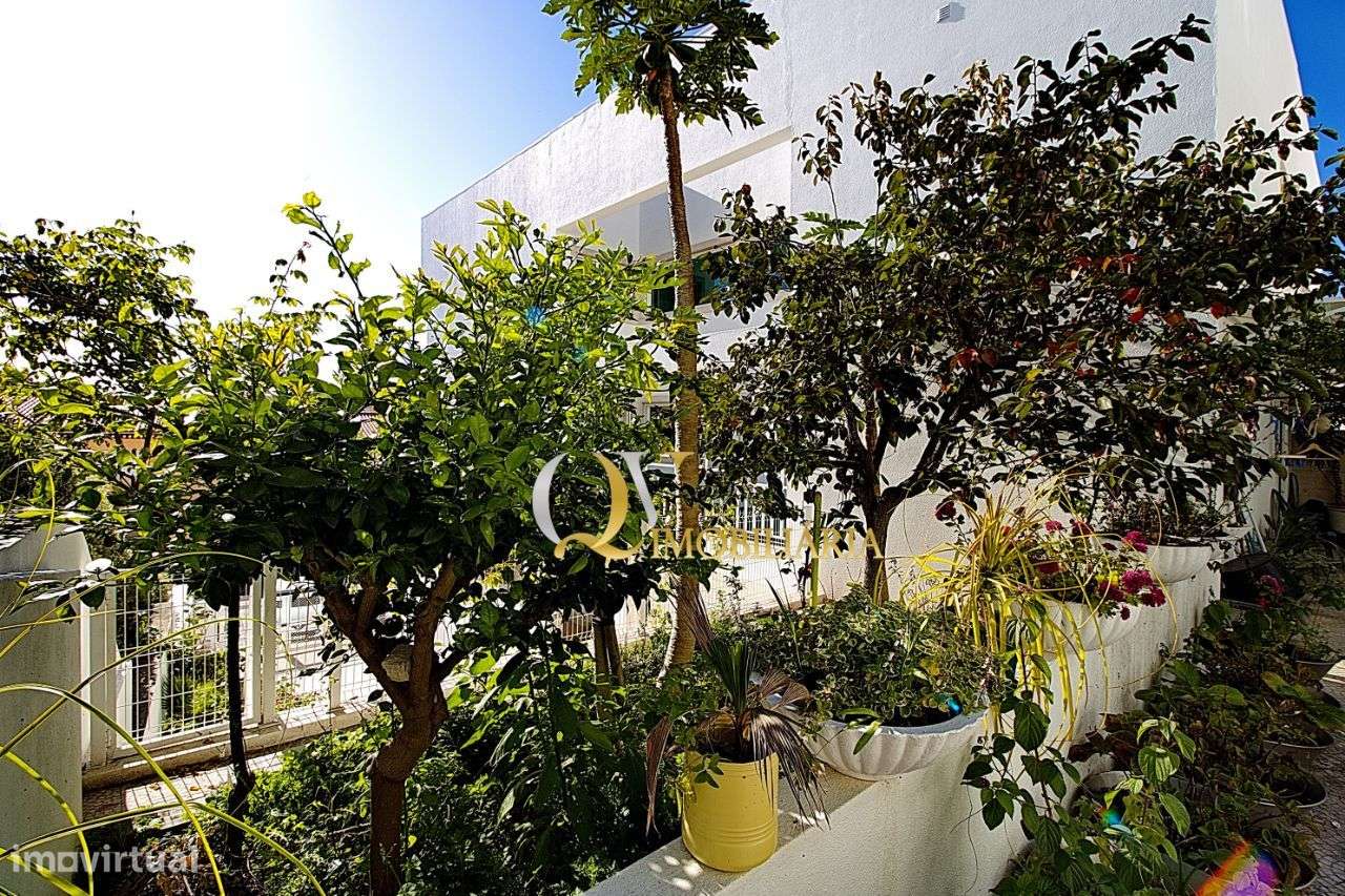 Excelente Moradia V4 para venda sita nos Jardins da Parede-26