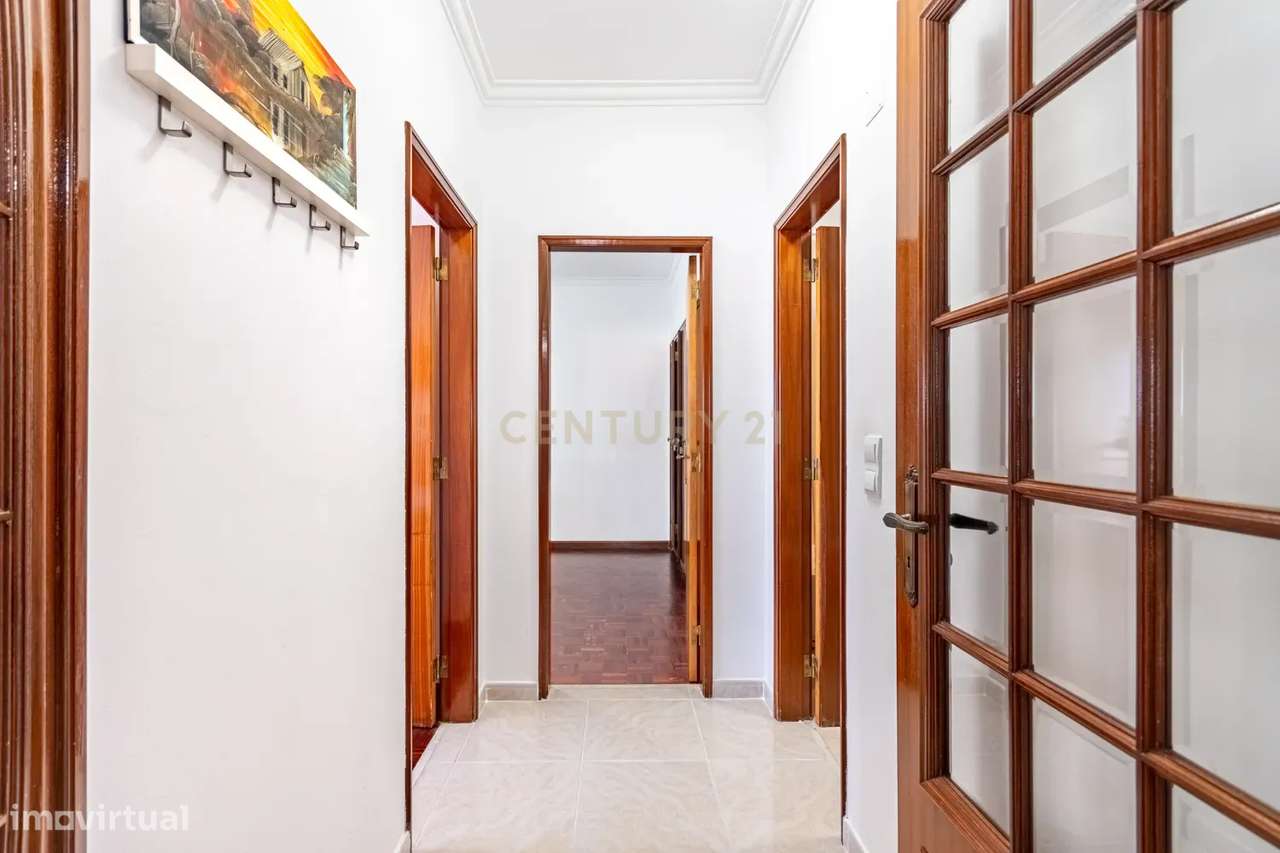 Apartamento T2 à Venda em Vale Flores-5