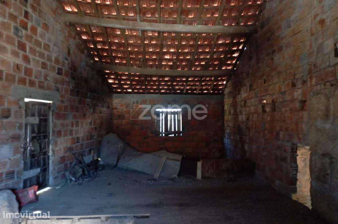 Moradia para restauro a 18km da cidade-7