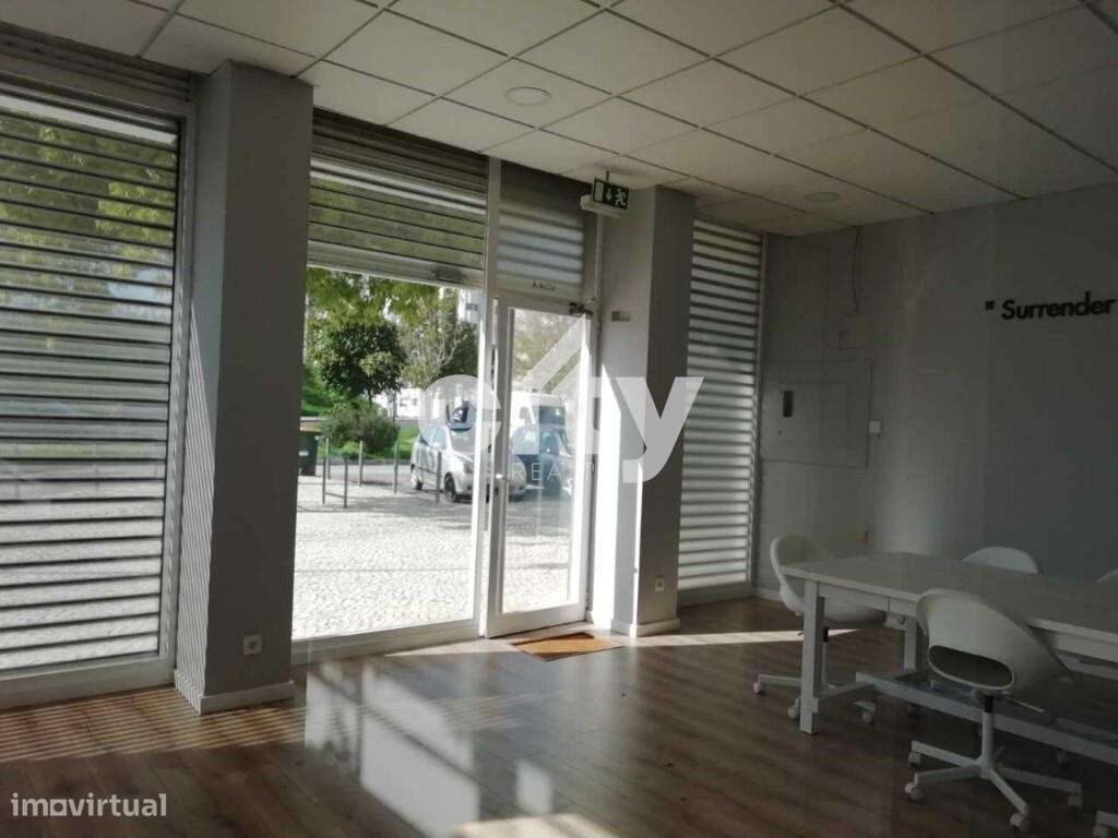 Loja na Rua Melvin Jones à Quinta dos Barros - Grande imagem: 5/16