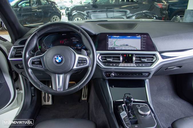 BMW 330 e Pack M Auto - 36