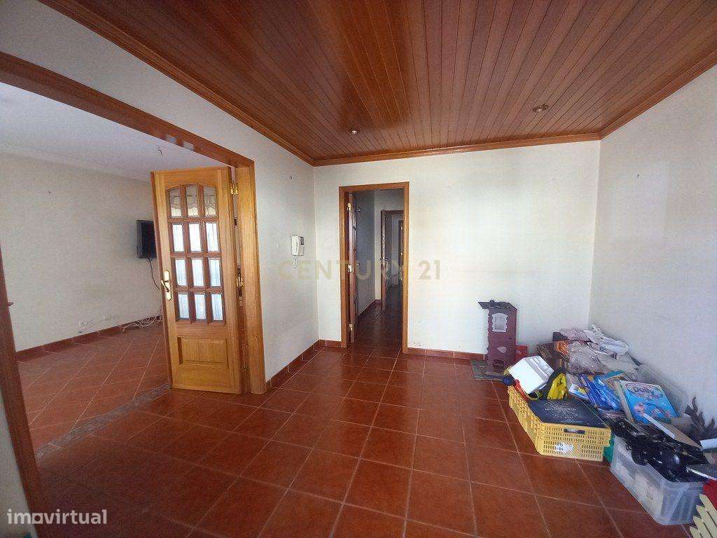 Moradia com Potencial e Vista Mar em Ribamar – Espaço para Criar a Cas - Grande imagem: 5/53