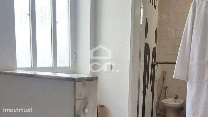 Loja com 120 m², 2 pisos e Saída de Fumos – Torres Novas-13