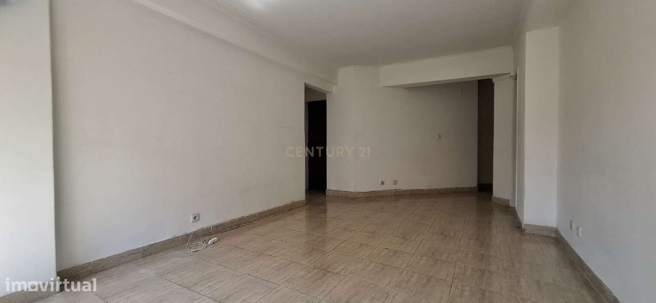 Apartamento T2 - Monte Abraão - Grande imagem: 2/17
