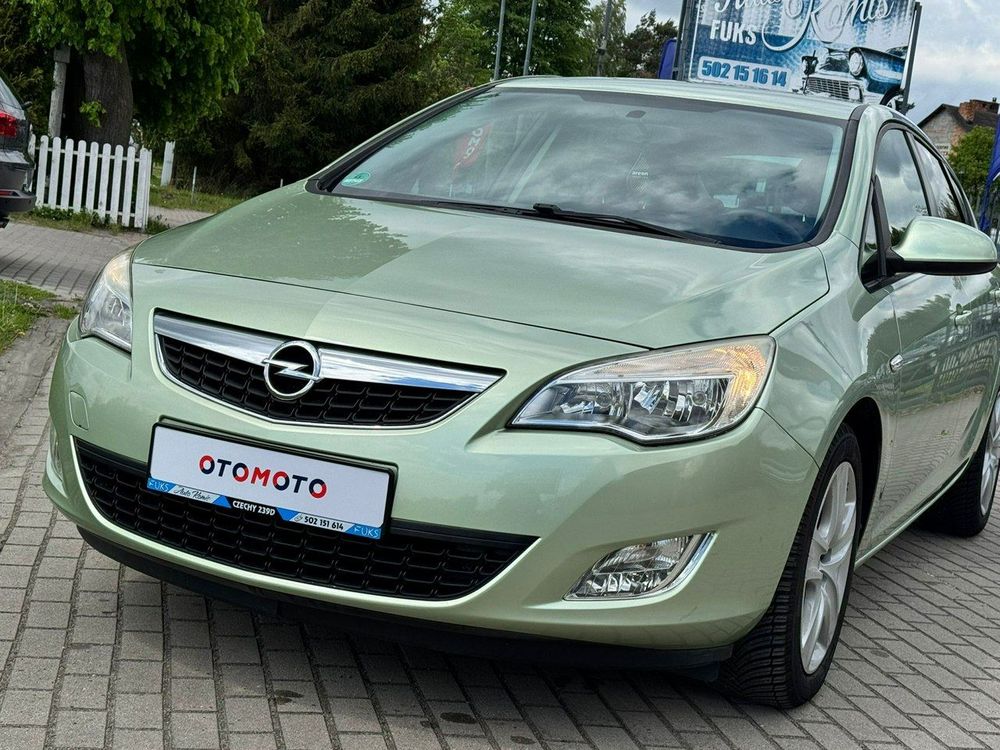 Opel Astra J 1.4 T Enjoy 2011