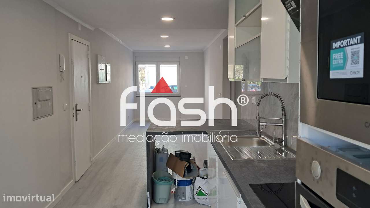 Apartamento T2 Remodelado em Benfica - Grande imagem: 4/25