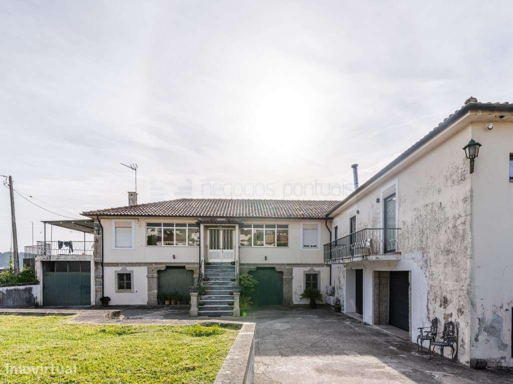 Propriedade Distinta com Piscina, Anexos, Poço de Água e Duas Fraçõ...-35