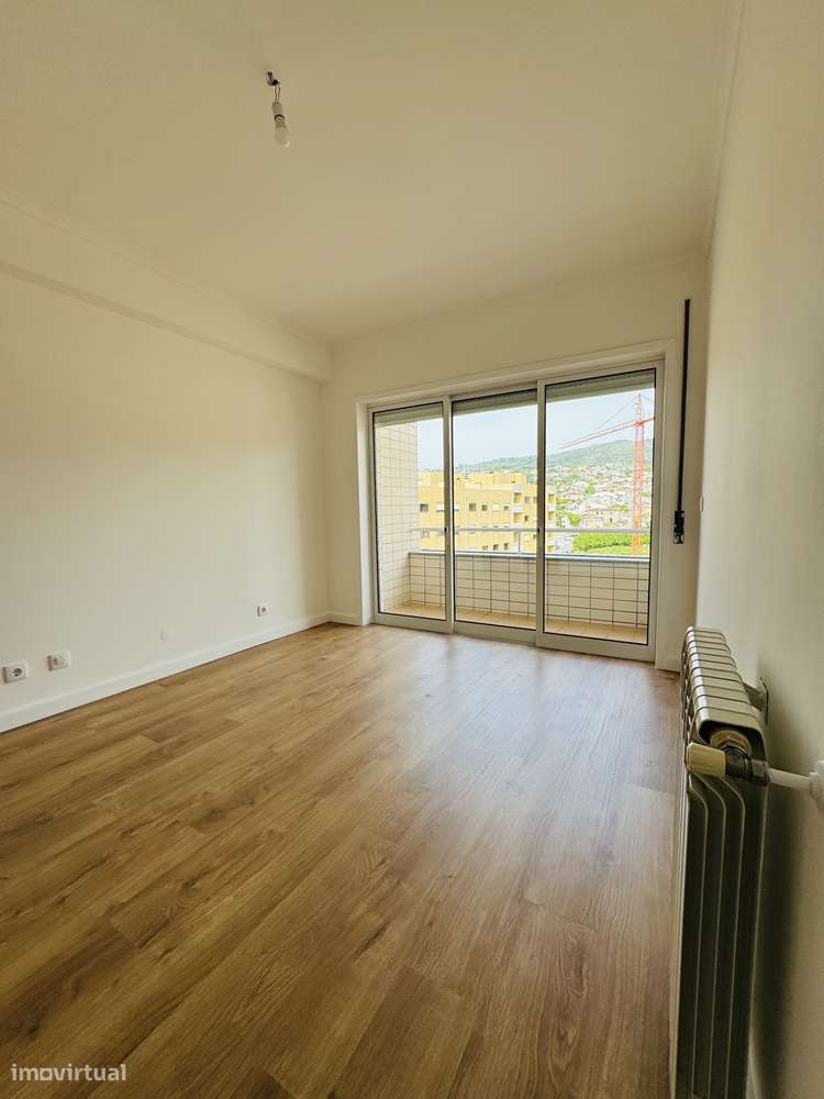 Apartamento T3 com varanda e garagem em Braga-13