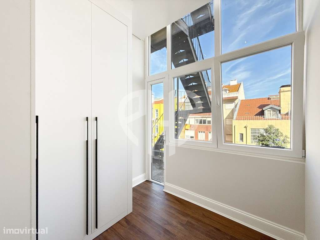 Apartamento T3 // Totalmente Renovado - Av. Almirante Reis-22