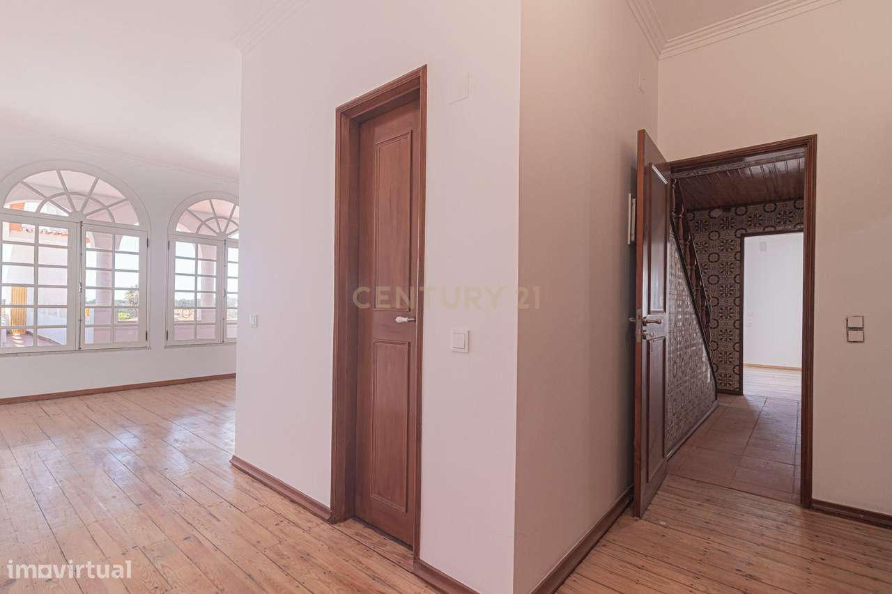 Distinta Moradia, com piscina e adega - perto de praias-31