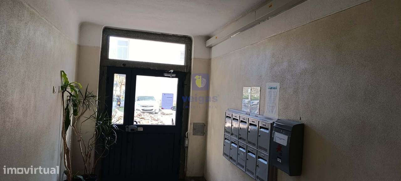 Oportunidade T2 Totalmente Remodelado em Benfica-6