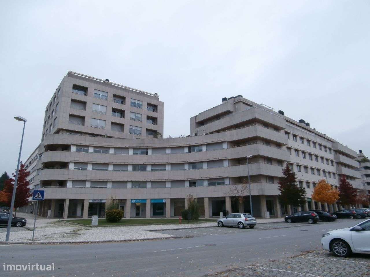 Loja ampla com wc e estacionamento - Edifícios Viriato II-10