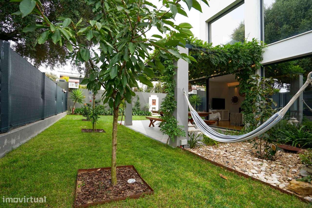 Moradia Contemporânea T3+1 com Piscina em Condomínio Fechado Exclusivo-11