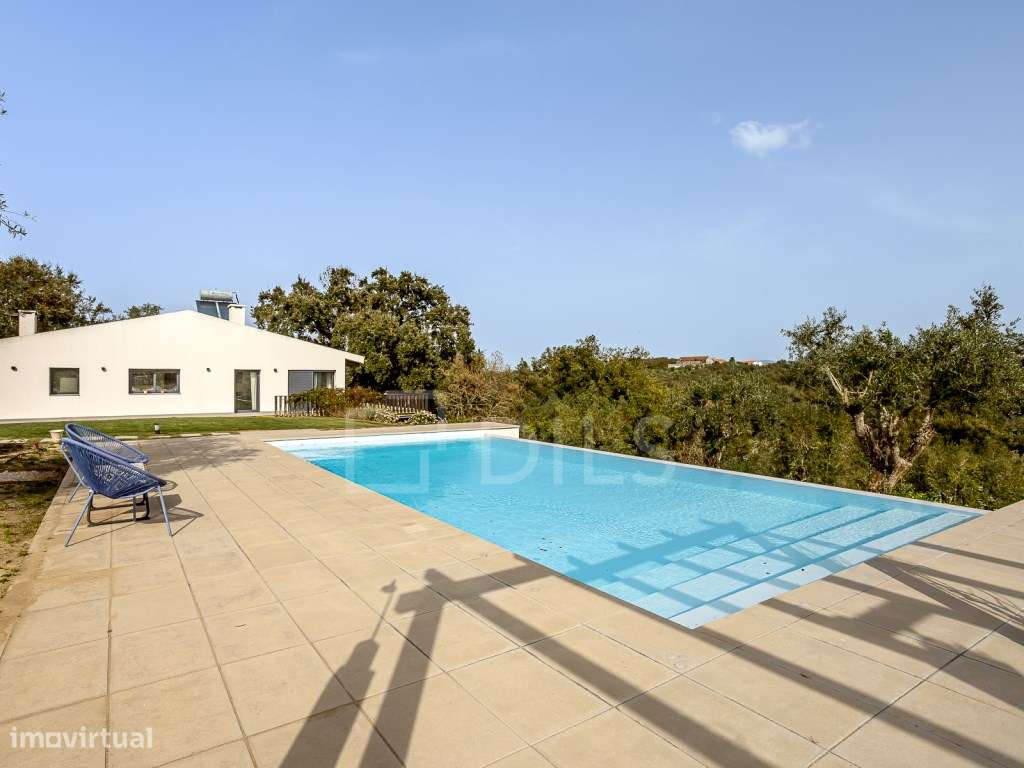 Quinta T9 em Azeitão com piscina e 11 ha de terreno, renovada-47