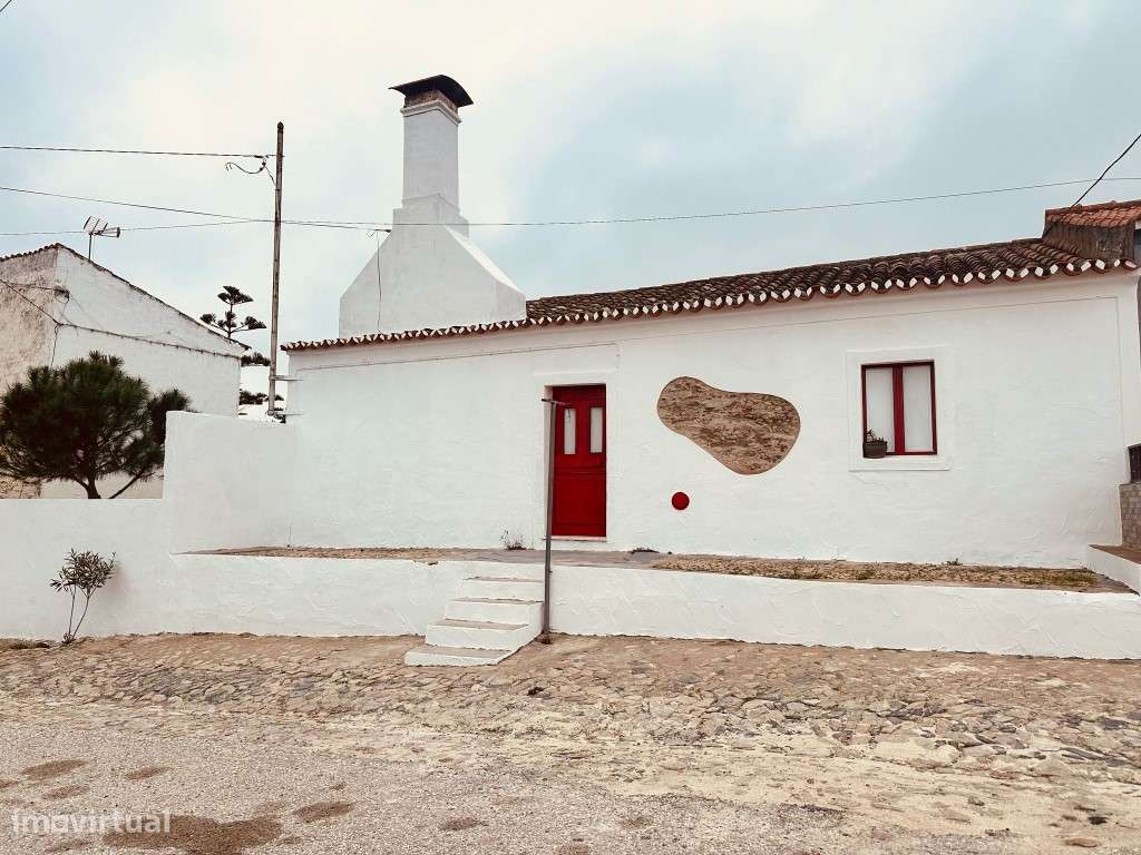 Moradia T2, inserida em lote com 1125 m2 com piscina, em Santiago M...-34