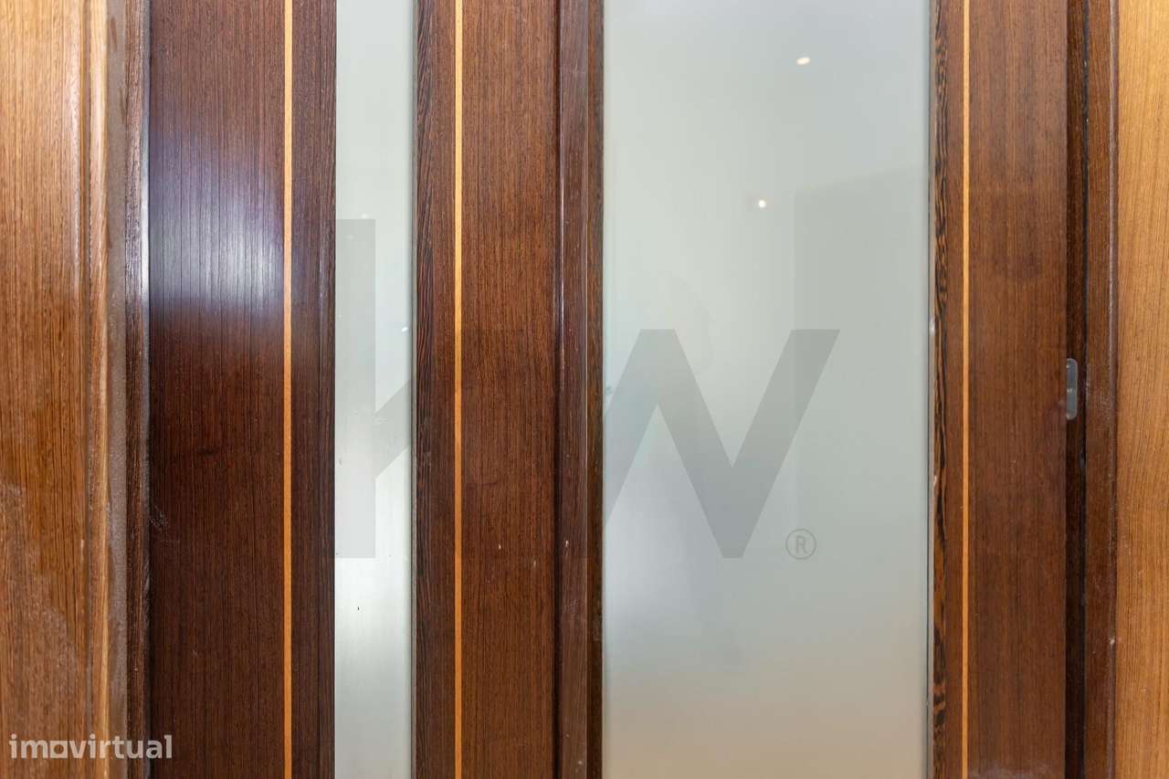 Apartamento T4 transformado em T3 totalmente remodelado na Cova da Pi-25
