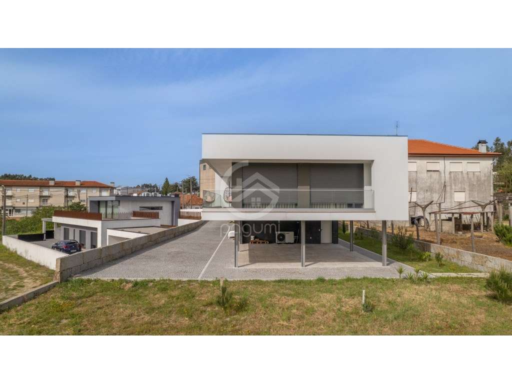 Moradia Contemporânea | 1.470 m² | A 1 Minuto da A4-50