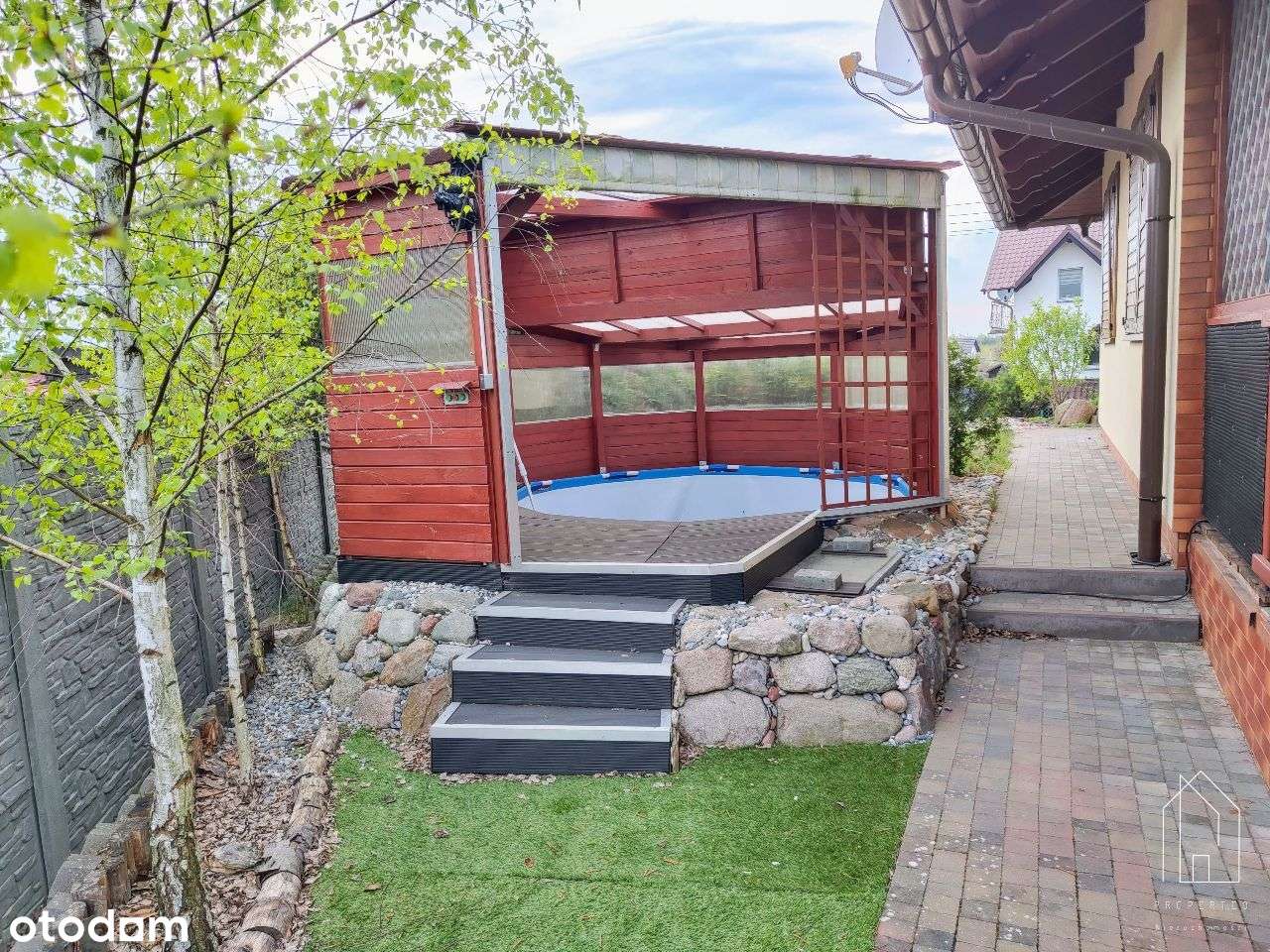 Dom parterowy z 2012r. z basenem-15