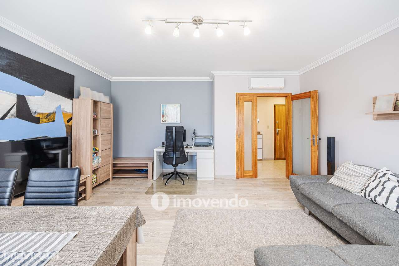 Apartamento T2, com estacionamento e arrecadação, em Vialonga-12