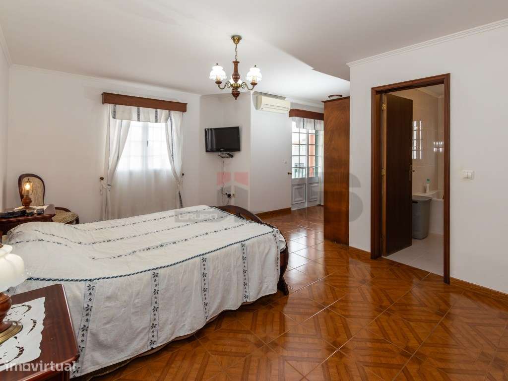 Moradia V4+1 próximo do Parque Urbano, São Pedro, Ponta Delgada-17