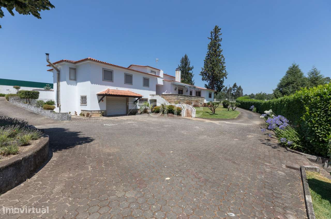 Moradia M5 de Luxo com piscina e Terreno em Mouronho - Tábua - Grande imagem: 4/56