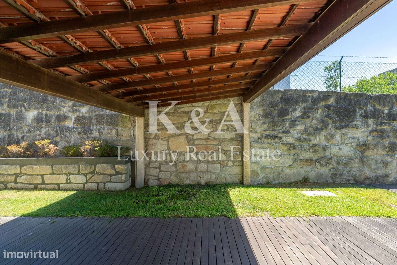 Moradia T3 com jardim perto do Parque da Cidade. - Grande imagem: 2/25