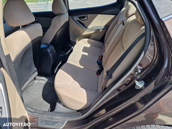 Hyundai Elantra 1.6 MPi Exclusive - 12