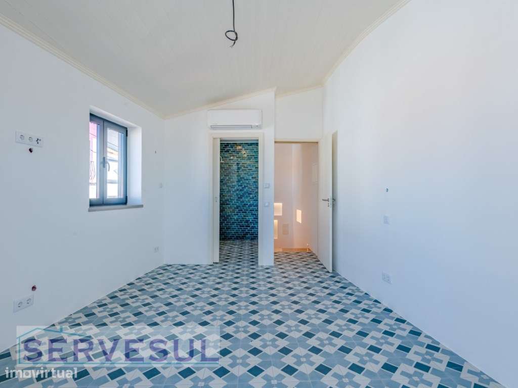 Nova Moradia de 2 pisos composta por 1 quarto, totalmente renovada,...-14