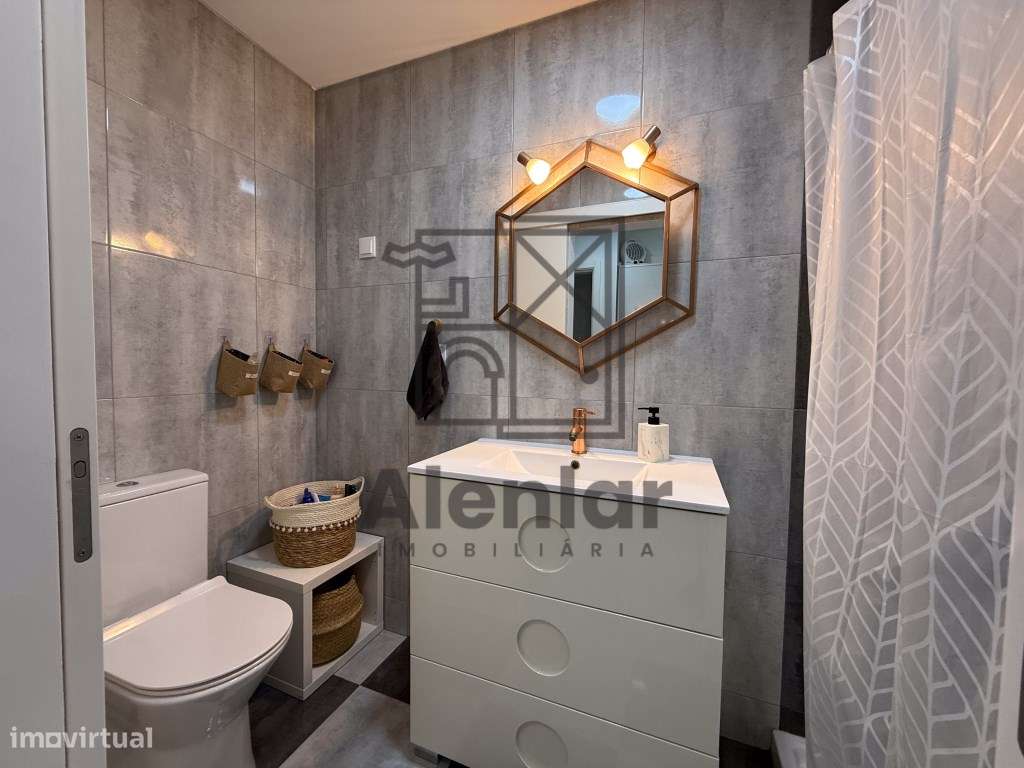 Moradia T3 como nova, no centro de Alhandra-21