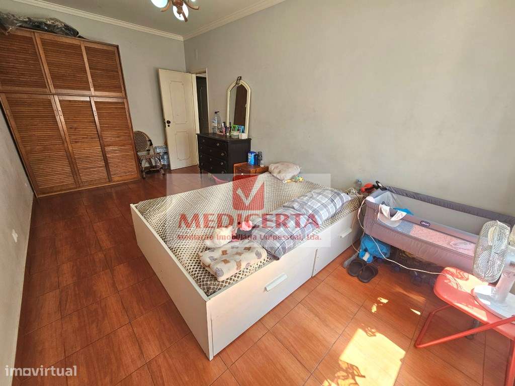 Agualva - Av. Bons Amigos - T2 (83m²)-10