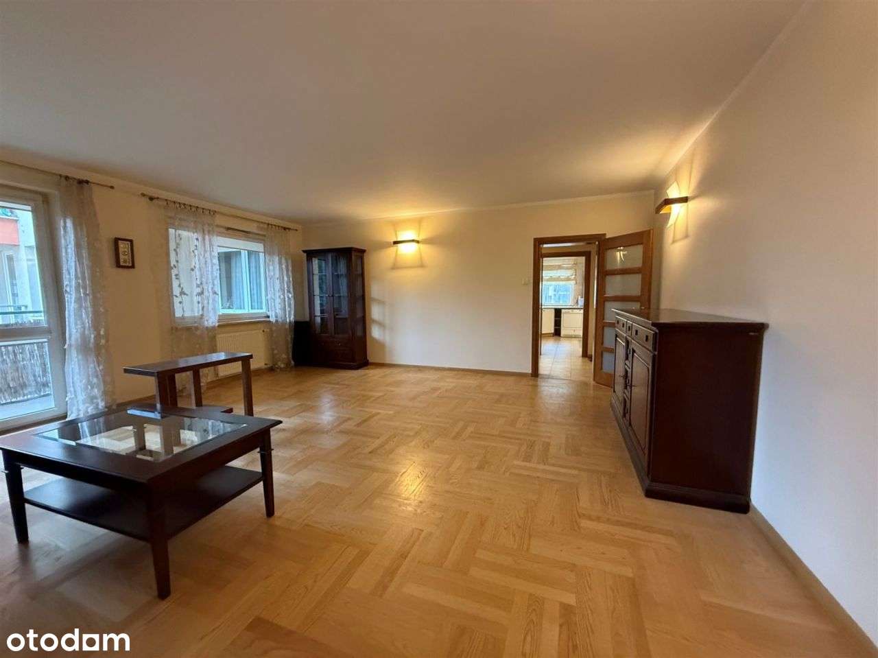 *czechów*2003 rok*3-4 pokojowe*1 pietro*-14