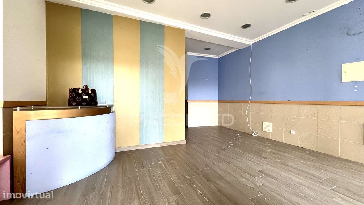 Loja na Avenida Bocage, Barreiro - Grande imagem: 2/19