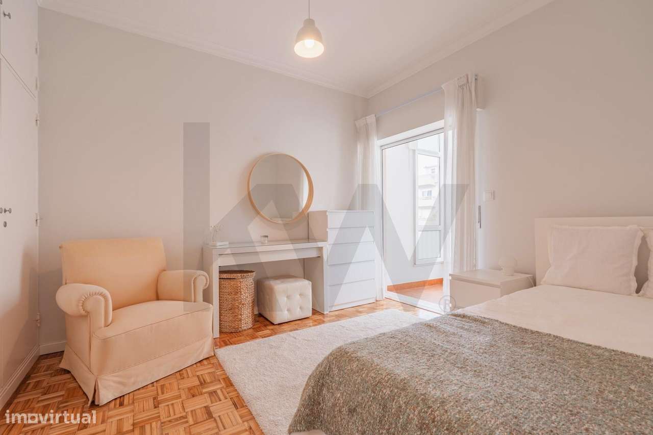 Apartamento T2 na Av. Dr. Francisco Sá Carneiro - Moinho das Antas - O-17