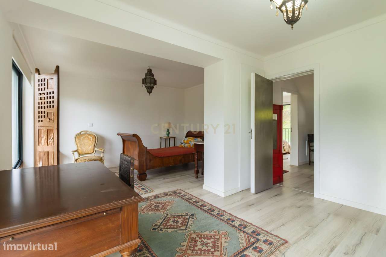 Moradia T3 de arquitetura contemporânea-12