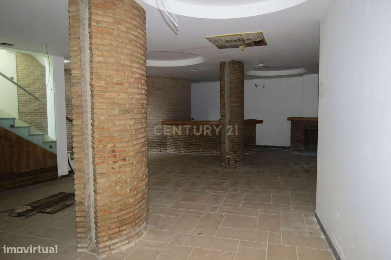 Bar no centro de Monchique, Largo 5 de Outubro - Grande imagem: 5/7