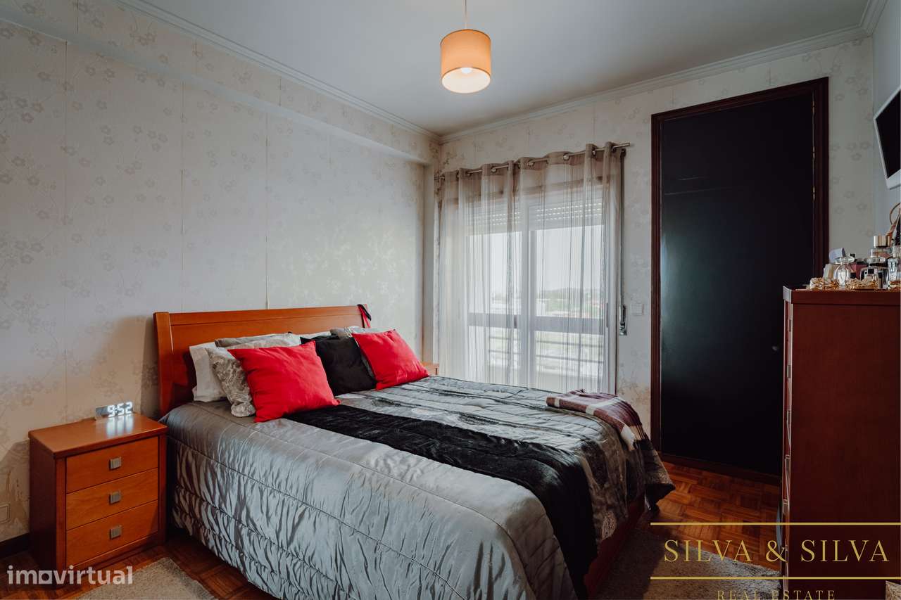 Apartamento T2+1 com garagem  no centro de Canelas-16
