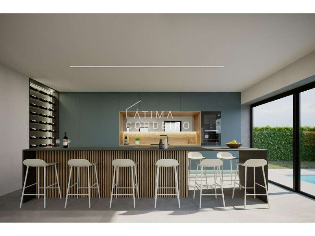 Moradia Isolada T4 com piscina e garagem situada na Aroeira-14