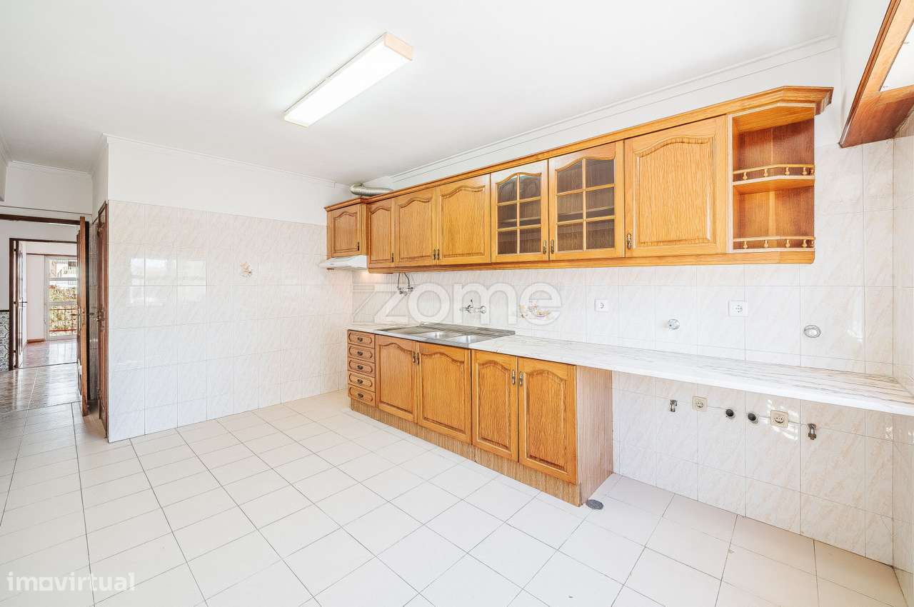 Apartamento T2 na Tapada das Mercês-4